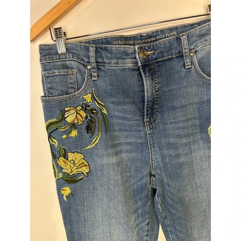 Chico's So Slimming Girlfriend Kick Flare Floral Embroidered Crop Jeans Size 12 - Picture 3 of 14
